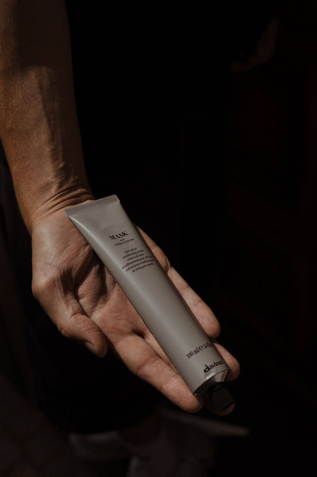 Farbcreme von Davines für die Aufhellung bei Salon Chris Best