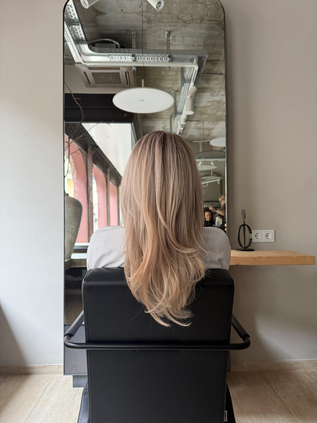 Nachher: Balayage mit weichem Ansatzverlauf und Bewegung im Schnitt